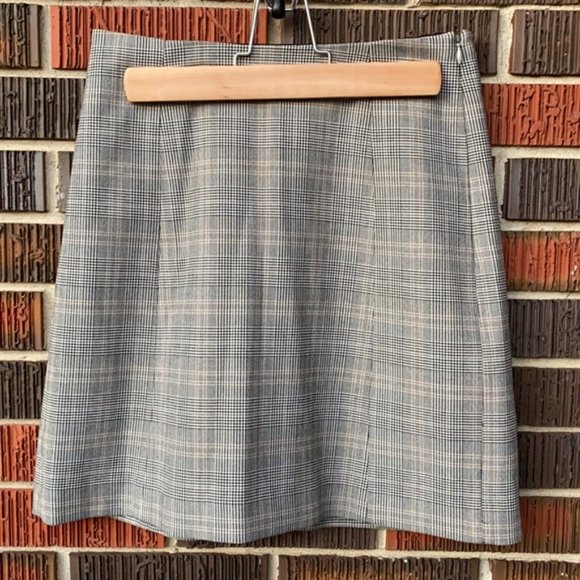 Babaton Modern Mini Skirt - Picture 6 of 6